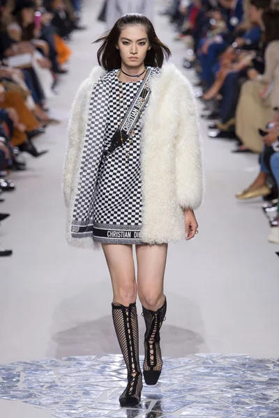 Look 24